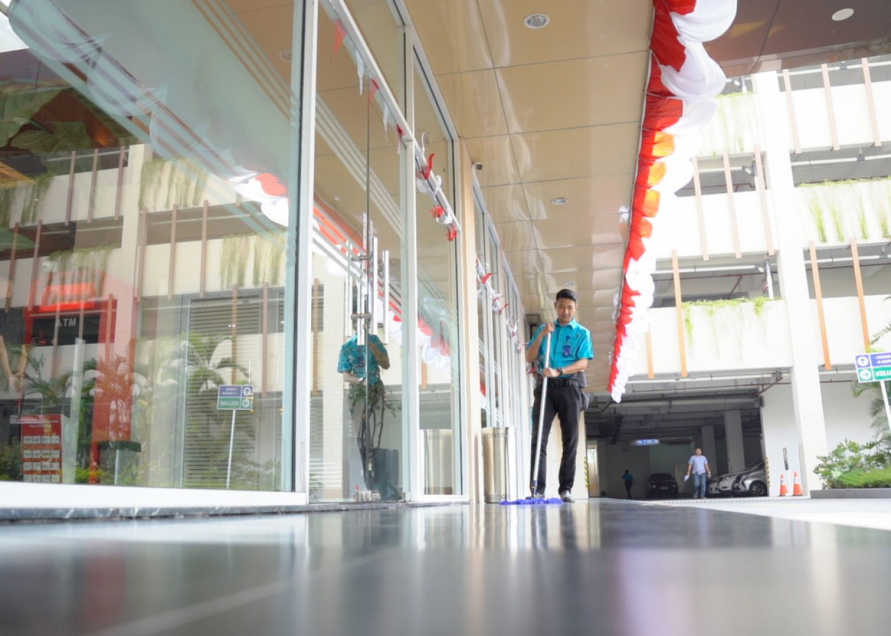 Cleaning Service Kantor Surabaya Profesional untuk Gedung, Office, dan Area Komersial