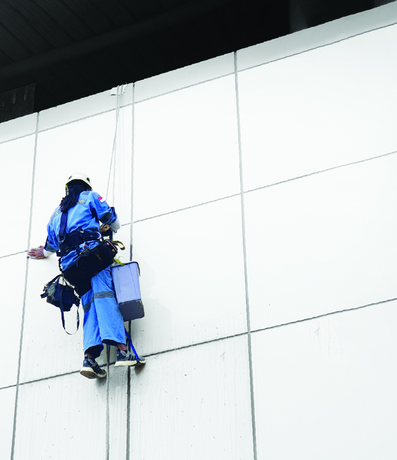 Jasa Bersih Kaca Gedung untuk Kantor, Mall, dan Bangunan Komersial