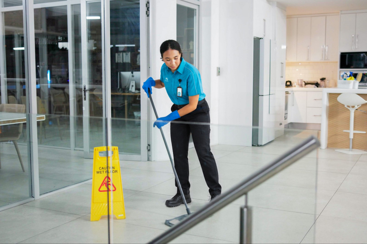 Jasa Cleaning Service Makassar untuk Menjaga Kebersihan Fasilitas Bisnis